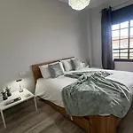 Boutique One Bed Sea Views And Free Wifi