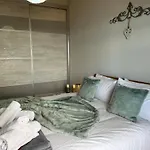 아파트 Boutique One Bed Sea Views And Free Wifi