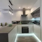 Boutique One Bed Sea Views And Free Wifi شقة طوستا ديل سيلونثيو