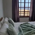 Boutique One Bed Sea Views And Free Wifi