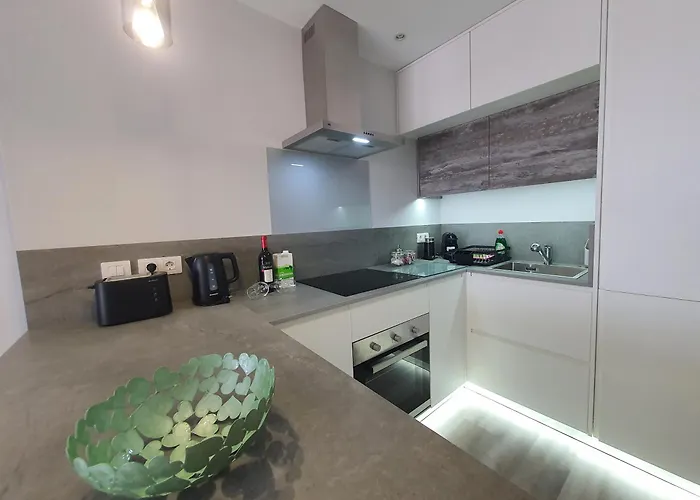 Апартаменты Boutique One Bed Sea Views And Free Wifi Коста-дель-Силенцио