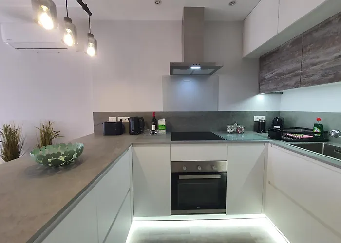 Апартаменты Boutique One Bed Sea Views And Free Wifi Коста-дель-Силенцио