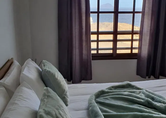 Boutique One Bed Sea Views And Free Wifi