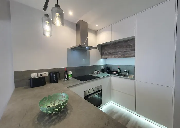 Апартаменты Boutique One Bed Sea Views And Free Wifi Коста-дель-Силенцио